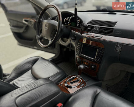 Чорний Мерседес С Клас, об'ємом двигуна 5 л та пробігом 280 тис. км за 7777 $, фото 20 на Automoto.ua