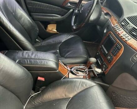 Чорний Мерседес С Клас, об'ємом двигуна 4 л та пробігом 300 тис. км за 3800 $, фото 6 на Automoto.ua