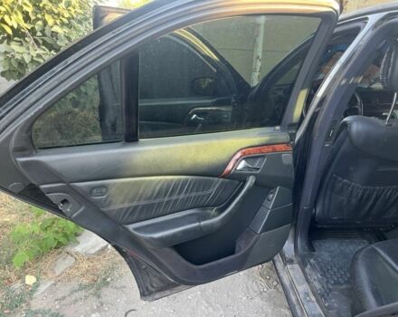 Черный Мерседес С Класс, объемом двигателя 0 л и пробегом 330 тыс. км за 2500 $, фото 6 на Automoto.ua