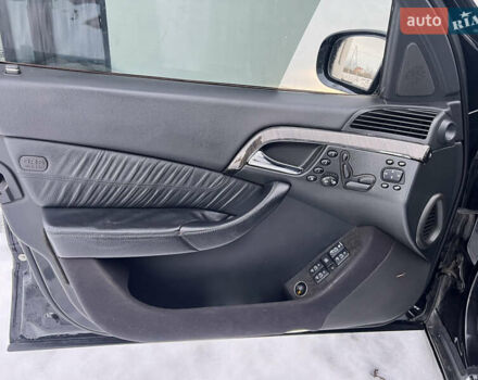 Чорний Мерседес С Клас, об'ємом двигуна 4 л та пробігом 372 тис. км за 3500 $, фото 26 на Automoto.ua