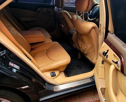 Черный Мерседес С Класс, объемом двигателя 5 л и пробегом 316 тыс. км за 6750 $, фото 2 на Automoto.ua