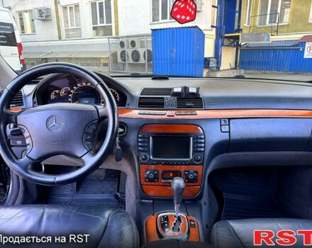 Черный Мерседес С Класс, объемом двигателя 5 л и пробегом 200 тыс. км за 4999 $, фото 5 на Automoto.ua