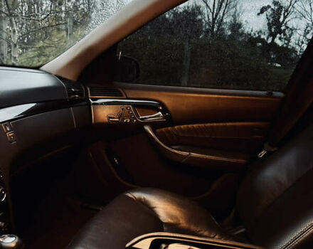 Черный Мерседес С Класс, объемом двигателя 4.97 л и пробегом 266 тыс. км за 9500 $, фото 9 на Automoto.ua