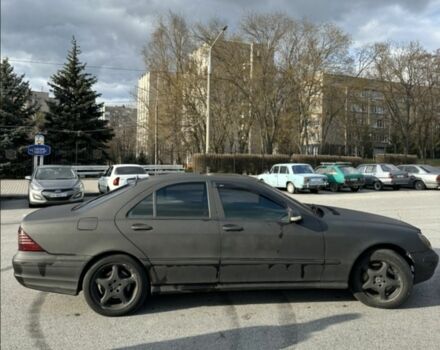 Черный Мерседес С Класс, объемом двигателя 4.3 л и пробегом 300 тыс. км за 5800 $, фото 8 на Automoto.ua