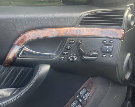 Черный Мерседес С Класс, объемом двигателя 3.72 л и пробегом 313 тыс. км за 4900 $, фото 9 на Automoto.ua