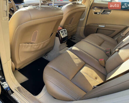 Мерседес С Класс 2005 в Киеве на Automoto.ua Черный Мерседес С Класс, объемом двигателя 5.5 л и пробегом 150 тыс. км за 14900 $, фото 6 на Automoto.ua