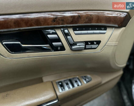 Черный Мерседес С Класс, объемом двигателя 3.5 л и пробегом 300 тыс. км за 6999 $, фото 20 на Automoto.ua