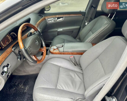 Черный Мерседес С Класс, объемом двигателя 5.5 л и пробегом 258 тыс. км за 7500 $, фото 8 на Automoto.ua