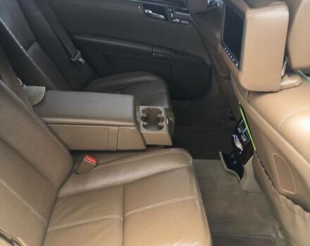 Черный Мерседес С Класс, объемом двигателя 3.5 л и пробегом 267 тыс. км за 9999 $, фото 10 на Automoto.ua