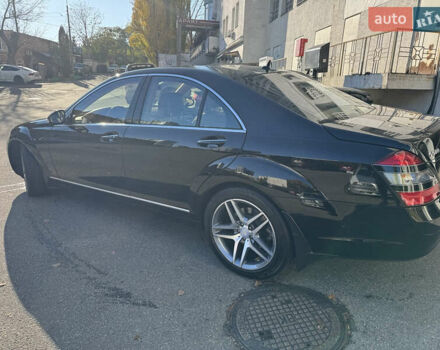 Мерседес С Класс 2005 в Киеве на Automoto.ua Черный Мерседес С Класс, объемом двигателя 5.5 л и пробегом 150 тыс. км за 14900 $, фото 3 на Automoto.ua