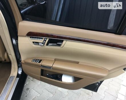 Черный Мерседес С Класс, объемом двигателя 3.5 л и пробегом 267 тыс. км за 9999 $, фото 11 на Automoto.ua