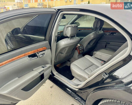 Черный Мерседес С Класс, объемом двигателя 5.5 л и пробегом 258 тыс. км за 7150 $, фото 6 на Automoto.ua