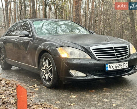 Черный Мерседес С Класс, объемом двигателя 3.5 л и пробегом 300 тыс. км за 6999 $, фото 2 на Automoto.ua
