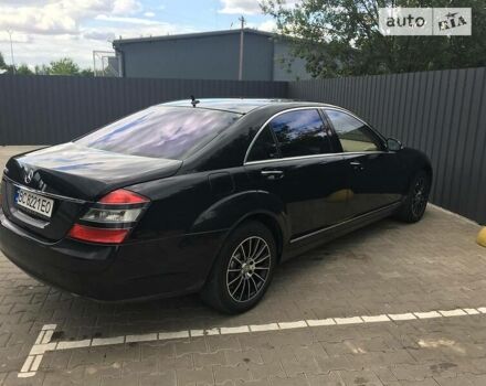 Черный Мерседес С Класс, объемом двигателя 3.5 л и пробегом 267 тыс. км за 9999 $, фото 1 на Automoto.ua