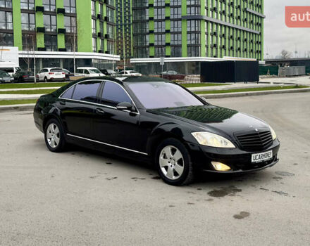 Черный Мерседес С Класс, объемом двигателя 5.5 л и пробегом 258 тыс. км за 7150 $, фото 1 на Automoto.ua