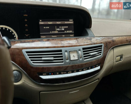 Черный Мерседес С Класс, объемом двигателя 3.5 л и пробегом 300 тыс. км за 6999 $, фото 14 на Automoto.ua