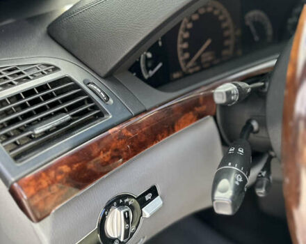 Черный Мерседес С Класс, объемом двигателя 5.5 л и пробегом 299 тыс. км за 9500 $, фото 26 на Automoto.ua