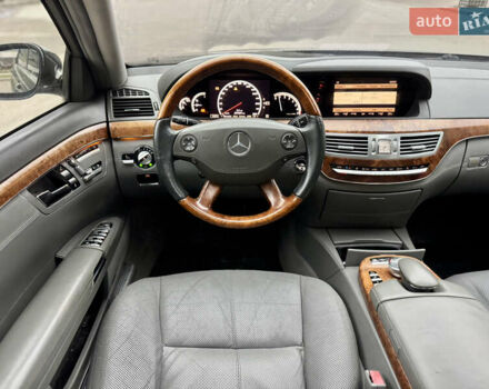 Черный Мерседес С Класс, объемом двигателя 5.5 л и пробегом 258 тыс. км за 7150 $, фото 11 на Automoto.ua