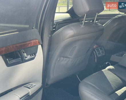 Черный Мерседес С Класс, объемом двигателя 5.5 л и пробегом 299 тыс. км за 9500 $, фото 24 на Automoto.ua