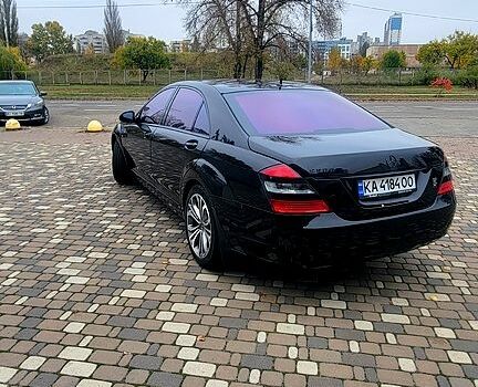 Мерседес С Класс 2005 в Киеве на Automoto.ua Черный Мерседес С Класс, объемом двигателя 5.5 л и пробегом 144 тыс. км за 12500 $, фото 3 на Automoto.ua