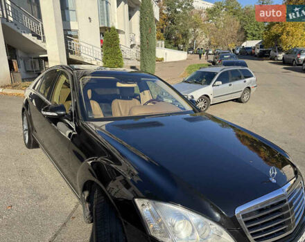 Мерседес С Класс 2005 в Киеве на Automoto.ua Черный Мерседес С Класс, объемом двигателя 5.5 л и пробегом 150 тыс. км за 14900 $, фото 1 на Automoto.ua