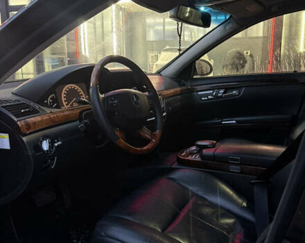 Чорний Мерседес С Клас, об'ємом двигуна 5.5 л та пробігом 330 тис. км за 7350 $, фото 9 на Automoto.ua