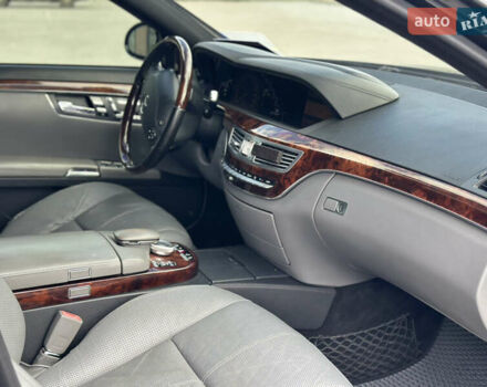 Черный Мерседес С Класс, объемом двигателя 5.5 л и пробегом 299 тыс. км за 9500 $, фото 30 на Automoto.ua