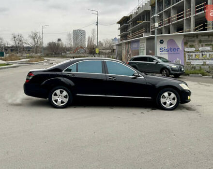 Черный Мерседес С Класс, объемом двигателя 5.5 л и пробегом 258 тыс. км за 7500 $, фото 2 на Automoto.ua