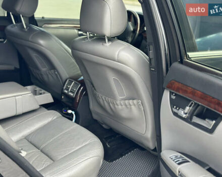 Черный Мерседес С Класс, объемом двигателя 5.5 л и пробегом 299 тыс. км за 9500 $, фото 32 на Automoto.ua