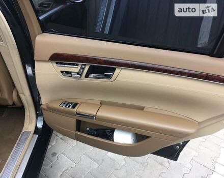 Черный Мерседес С Класс, объемом двигателя 3.5 л и пробегом 267 тыс. км за 9999 $, фото 12 на Automoto.ua