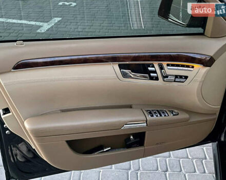 Черный Мерседес С Класс, объемом двигателя 5.46 л и пробегом 301 тыс. км за 13000 $, фото 21 на Automoto.ua