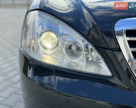 Черный Мерседес С Класс, объемом двигателя 5.5 л и пробегом 299 тыс. км за 9500 $, фото 19 на Automoto.ua