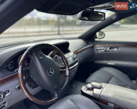 Черный Мерседес С Класс, объемом двигателя 5.5 л и пробегом 299 тыс. км за 9500 $, фото 29 на Automoto.ua