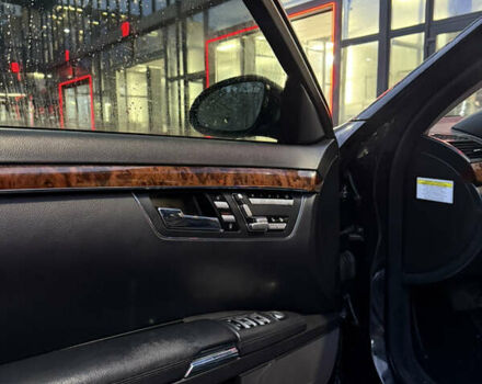 Чорний Мерседес С Клас, об'ємом двигуна 5.5 л та пробігом 330 тис. км за 7350 $, фото 18 на Automoto.ua