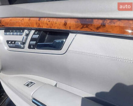 Чорний Мерседес С Клас, об'ємом двигуна 5.5 л та пробігом 298 тис. км за 11999 $, фото 13 на Automoto.ua