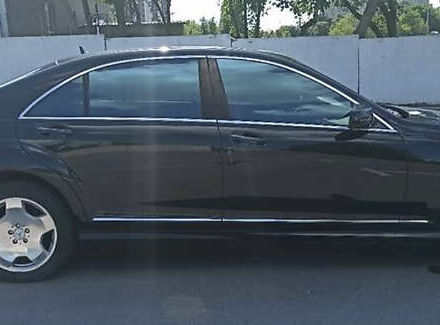 Чорний Мерседес С Клас, об'ємом двигуна 5.5 л та пробігом 298 тис. км за 11999 $, фото 3 на Automoto.ua