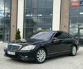 Черный Мерседес С Класс, объемом двигателя 5.5 л и пробегом 299 тыс. км за 9500 $, фото 1 на Automoto.ua
