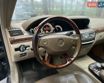 Черный Мерседес С Класс, объемом двигателя 3.5 л и пробегом 300 тыс. км за 6999 $, фото 11 на Automoto.ua