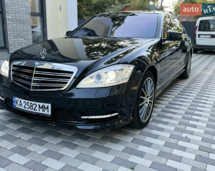 Черный Мерседес С Класс, объемом двигателя 5.46 л и пробегом 301 тыс. км за 13000 $, фото 5 на Automoto.ua