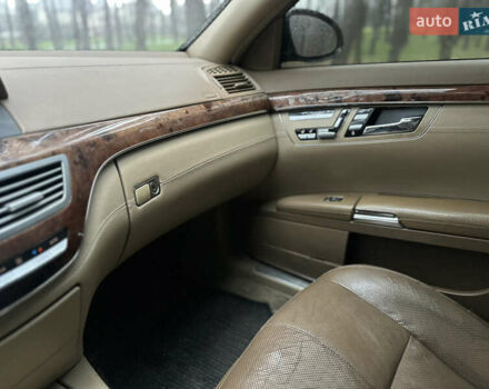 Черный Мерседес С Класс, объемом двигателя 3.5 л и пробегом 300 тыс. км за 6999 $, фото 15 на Automoto.ua