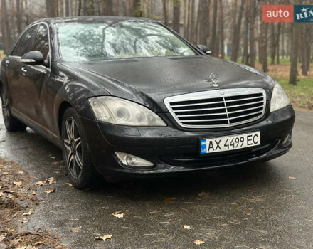 Черный Мерседес С Класс, объемом двигателя 3.5 л и пробегом 300 тыс. км за 6999 $, фото 3 на Automoto.ua