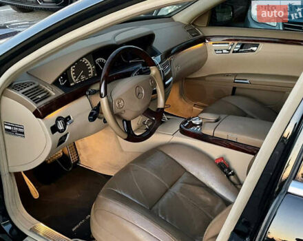 Черный Мерседес С Класс, объемом двигателя 5.46 л и пробегом 301 тыс. км за 13000 $, фото 24 на Automoto.ua