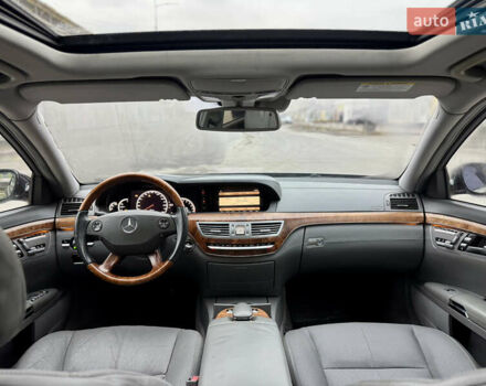 Черный Мерседес С Класс, объемом двигателя 5.5 л и пробегом 258 тыс. км за 7500 $, фото 11 на Automoto.ua