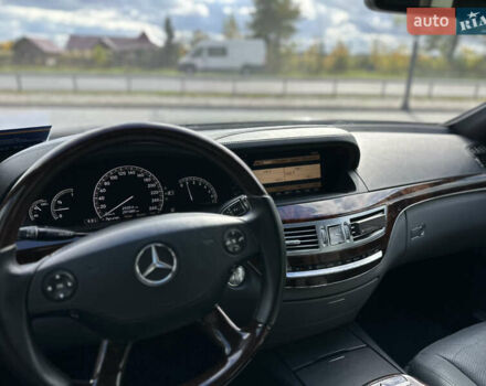 Черный Мерседес С Класс, объемом двигателя 5.5 л и пробегом 299 тыс. км за 9500 $, фото 22 на Automoto.ua