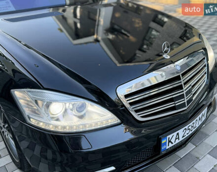Черный Мерседес С Класс, объемом двигателя 5.46 л и пробегом 301 тыс. км за 13000 $, фото 4 на Automoto.ua