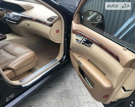 Черный Мерседес С Класс, объемом двигателя 3.5 л и пробегом 267 тыс. км за 9999 $, фото 13 на Automoto.ua