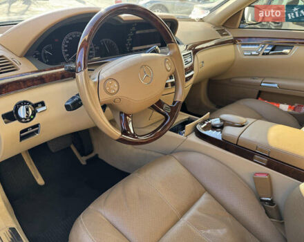 Мерседес С Класс 2005 в Киеве на Automoto.ua Черный Мерседес С Класс, объемом двигателя 5.5 л и пробегом 150 тыс. км за 14900 $, фото 4 на Automoto.ua