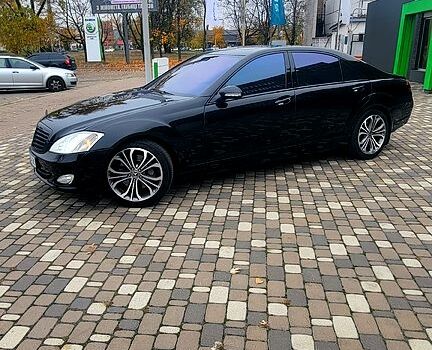 Мерседес С Класс 2005 в Киеве на Automoto.ua Черный Мерседес С Класс, объемом двигателя 5.5 л и пробегом 144 тыс. км за 12500 $, фото 2 на Automoto.ua