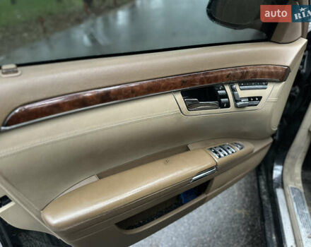 Черный Мерседес С Класс, объемом двигателя 3.5 л и пробегом 300 тыс. км за 6999 $, фото 17 на Automoto.ua