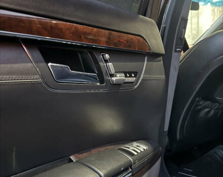 Чорний Мерседес С Клас, об'ємом двигуна 5.5 л та пробігом 330 тис. км за 7350 $, фото 20 на Automoto.ua